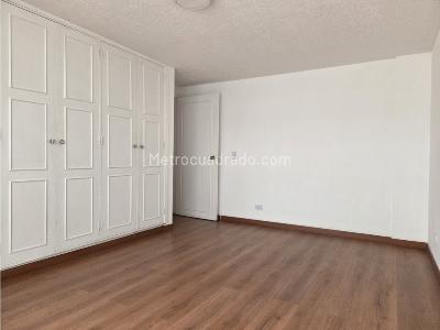 Apartamento de 3 alcobas en venta en Quinta Camacho, Bogotá, 157 m² · foto 9 de 11