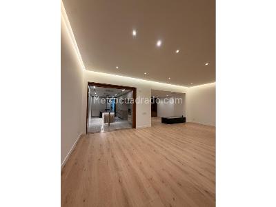 Apartamento de 3 alcobas en venta en Country Club, Bogotá, 255 m² · foto 2 de 19