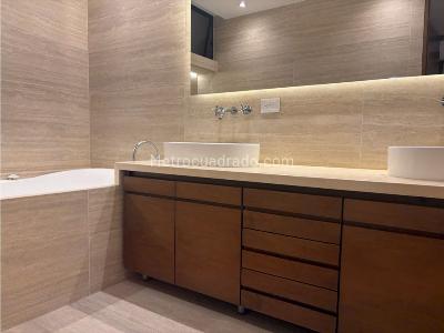 Apartamento de 3 alcobas en venta en Country Club, Bogotá, 255 m² · foto 3 de 19