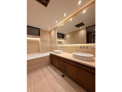 Apartamento de 3 alcobas en venta en Country Club, Bogotá, 255 m² · foto 11 de 19
