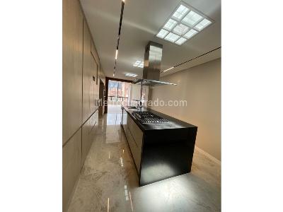Apartamento de 3 alcobas en venta en Country Club, Bogotá, 255 m² · foto 18 de 19