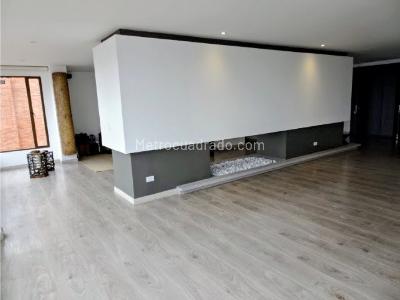 Apartamento de 3 alcobas en venta en Chico, Bogotá, 350 m² · foto 2 de 19