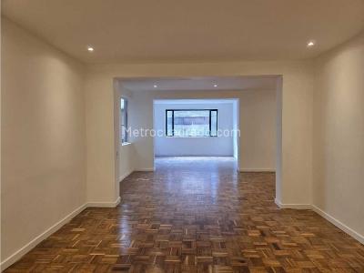 Apartamento de 3 alcobas en venta en Los Rosales, Bogotá, 250 m² · foto 2 de 20