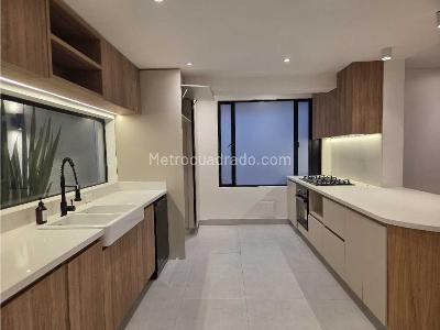 Apartamento de 3 alcobas en venta en Los Rosales, Bogotá, 250 m² · foto 4 de 20