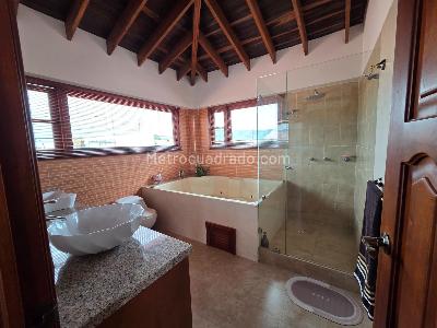 Casa de 4 alcobas en arriendo en San Jose De Los Nogales, Chía, 335 m² · foto 18 de 20