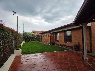 Casa de 4 alcobas en arriendo en San Jose De Los Nogales, Chía, 335 m² · foto 2 de 20