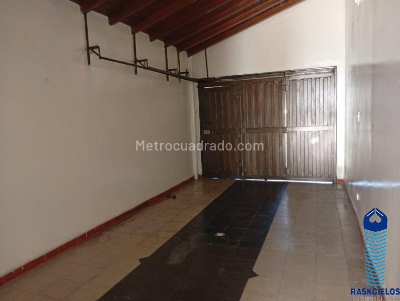5BR House with 3 Bathrooms in La Castellana (252 m²) - 5