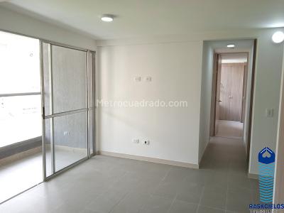 Apartamento de 2 alcobas en arriendo en Loma De Los Bernal, Medellín, 56 m² · foto 2 de 20