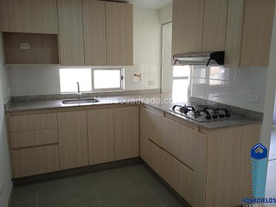 Apartamento de 2 alcobas en arriendo en Loma De Los Bernal, Medellín, 56 m² · foto 5 de 20