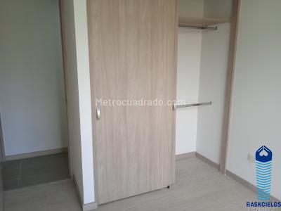 Apartamento de 2 alcobas en arriendo en Loma De Los Bernal, Medellín, 56 m² · foto 11 de 20