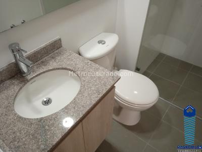 Apartamento de 2 alcobas en arriendo en Loma De Los Bernal, Medellín, 56 m² · foto 12 de 20