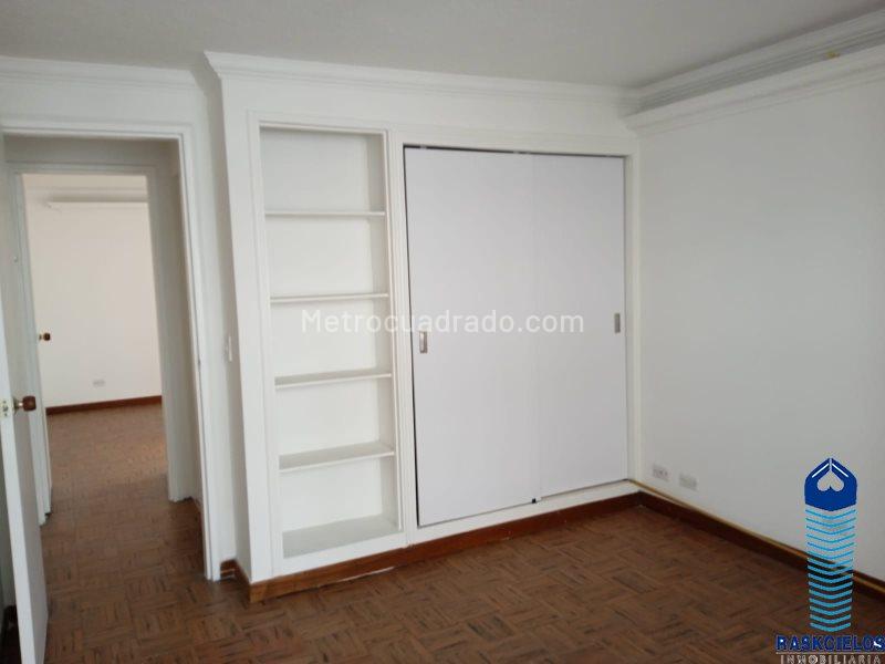 Spacious 2BR Apartment with Balcony in Laureles - 6