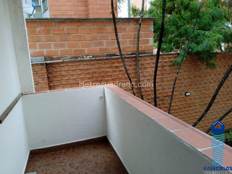Spacious 2BR Apartment with Balcony in Laureles - 9