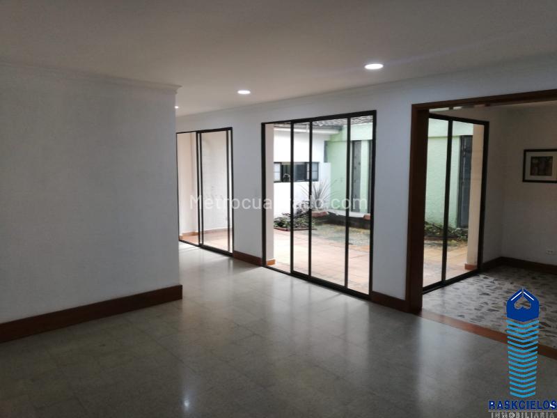 Spacious 3BR House Near Unicentro in Belen - 6