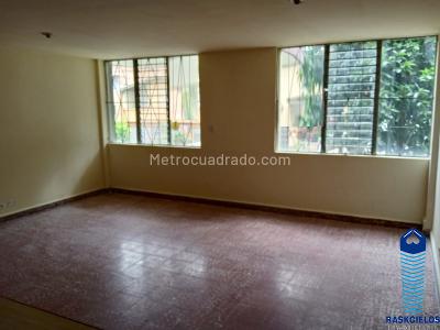 Casa de 5 alcobas en venta en La America, Medellín, 290 m² · foto 2 de 19