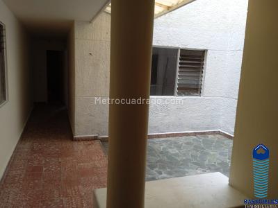 Casa de 5 alcobas en venta en La America, Medellín, 290 m² · foto 3 de 19