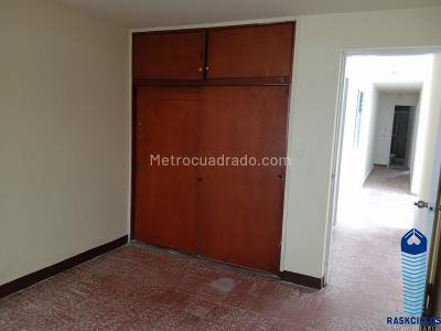Casa de 5 alcobas en venta en La America, Medellín, 290 m² · foto 4 de 19