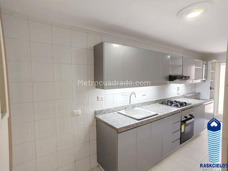 Apartamento Amplio de 3 Alcobas con Balcón en Laureles - 5