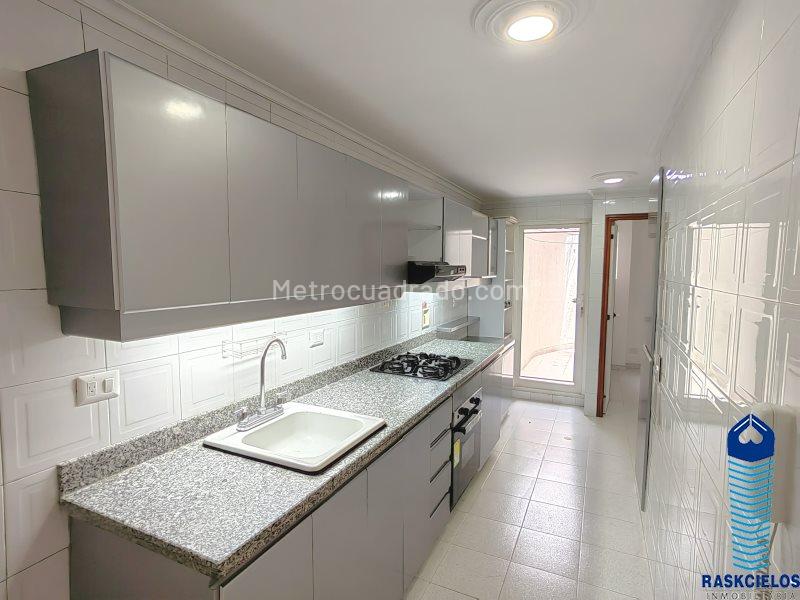Apartamento Amplio de 3 Alcobas con Balcón en Laureles - 6