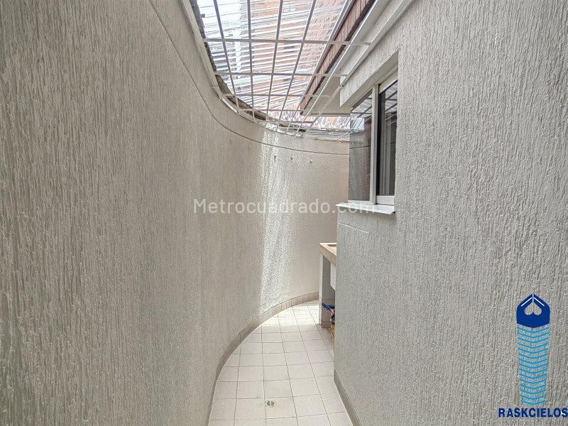 Apartamento Amplio de 3 Alcobas con Balcón en Laureles - 7