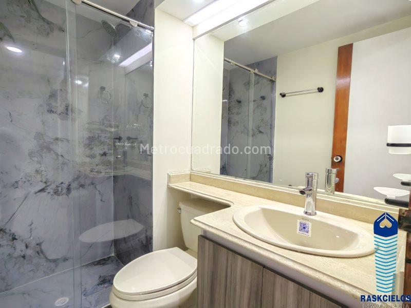 Apartamento Amplio de 3 Alcobas con Balcón en Laureles - 9