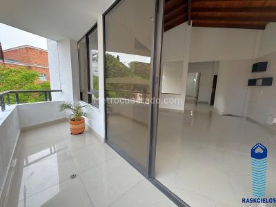 Apartamento de 3 alcobas en venta en Laureles, Medellín, 165 m² · foto 3 de 19