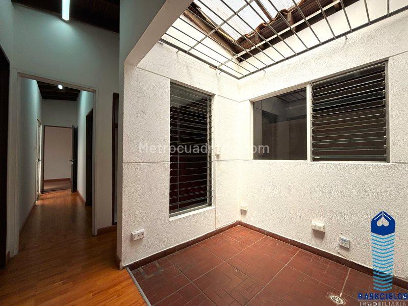 Functional 4BR House in Exclusive El Nogal - 9