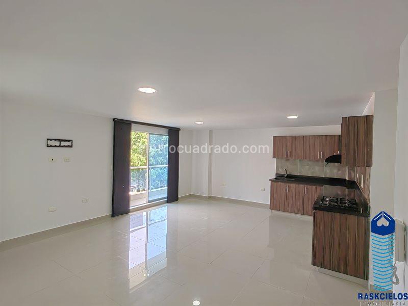 Apartamento Amplio de 4 Alcobas en Laureles