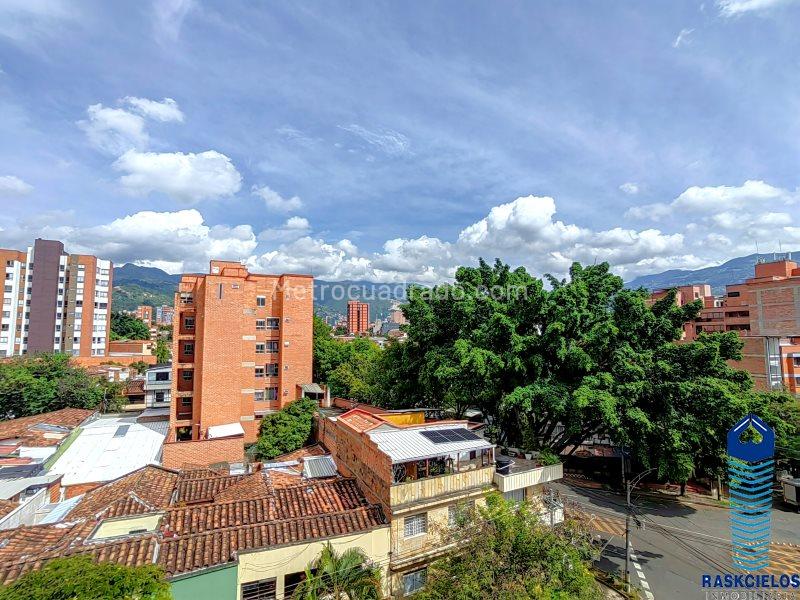 Spacious 4BR Apartment in Laureles - 4