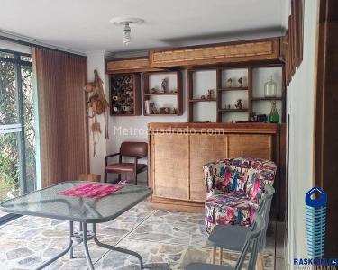 Casa de 5 alcobas en venta en Belen, Medellín, 267 m² · foto 3 de 12