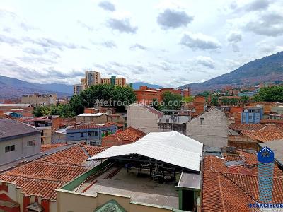 Apartamento de 2 alcobas en venta en La Candelaria, Medellín, 62 m² · foto 2 de 14