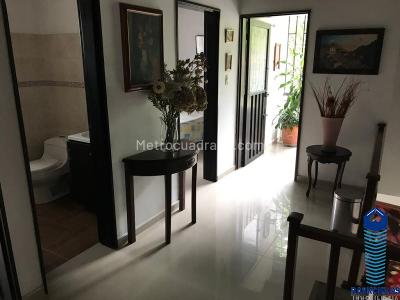 Casa de 5 alcobas en venta en Belen Rosales, Medellín, 200 m² · foto 6 de 16