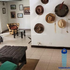 Casa de 3 alcobas en venta en Belen Alameda, Medellín, 284 m² · foto 2 de 18