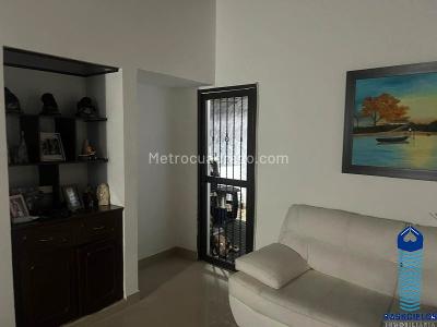 Casa de 5 alcobas en venta en Belen Alameda, Medellín, 320 m² · foto 2 de 19