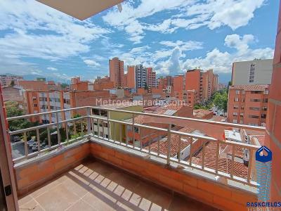 Apartamento de 2 alcobas en arriendo en Laureles, Medellín, 80 m² · foto 2 de 20