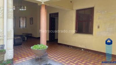 Casa de 5 alcobas en venta en Laureles, Medellín, 424 m² · foto 2 de 6