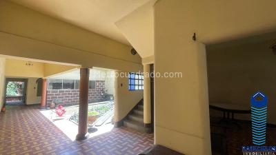 Casa de 5 alcobas en venta en Laureles, Medellín, 424 m² · foto 3 de 6