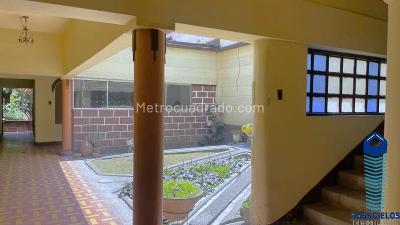 Casa de 5 alcobas en venta en Laureles, Medellín, 424 m² · foto 4 de 6
