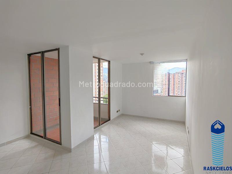 Apartamento de 4 Alcobas con Balcón y Amenidades en Loma de los Bernal - 2