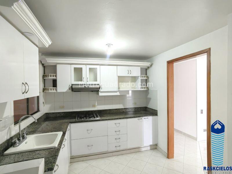 Apartamento de 4 Alcobas con Balcón y Amenidades en Loma de los Bernal - 6