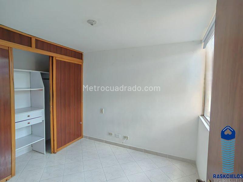 Apartamento de 4 Alcobas con Balcón y Amenidades en Loma de los Bernal - 9