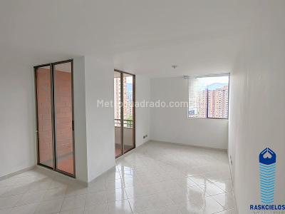 Apartamento de 4 alcobas en venta en Loma De Los Bernal, Medellín, 110 m² · foto 2 de 20