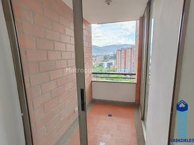 Apartamento de 4 alcobas en venta en Loma De Los Bernal, Medellín, 110 m² · foto 3 de 20