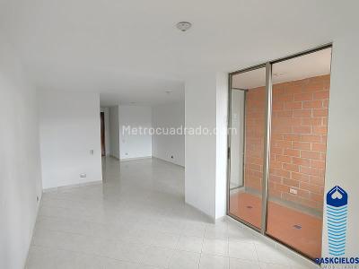 Apartamento de 4 alcobas en venta en Loma De Los Bernal, Medellín, 110 m² · foto 5 de 20