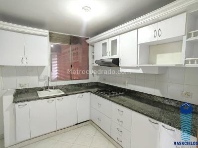 Apartamento de 4 alcobas en venta en Loma De Los Bernal, Medellín, 110 m² · foto 7 de 20