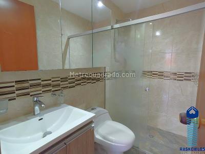 Apartamento de 4 alcobas en venta en Loma De Los Bernal, Medellín, 110 m² · foto 8 de 20