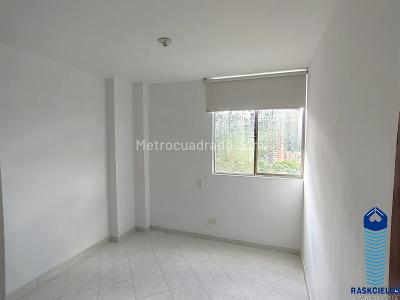 Apartamento de 4 alcobas en venta en Loma De Los Bernal, Medellín, 110 m² · foto 11 de 20