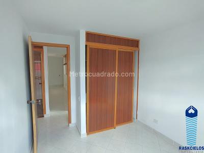 Apartamento de 4 alcobas en venta en Loma De Los Bernal, Medellín, 110 m² · foto 12 de 20