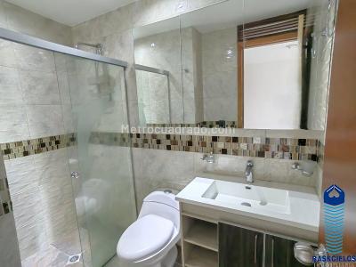 Apartamento de 4 alcobas en venta en Loma De Los Bernal, Medellín, 110 m² · foto 17 de 20