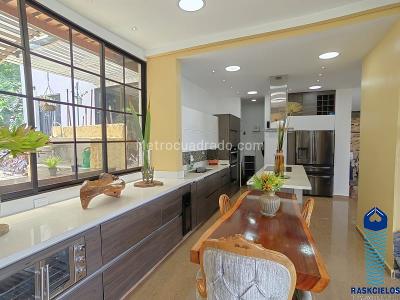 Casa de 3 alcobas en venta en El Poblado, Medellín, 450 m² · foto 6 de 20